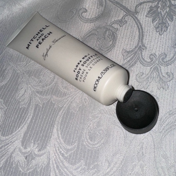 MITCHELL AND PEACH
English Growers
FLORA NO.I
BODY SOUFFLÉ
100 ML / 3.38 FL.OZ. - Picture 7 of 10